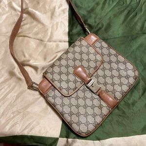 Vintage leather Gucci monogram shoulder bag